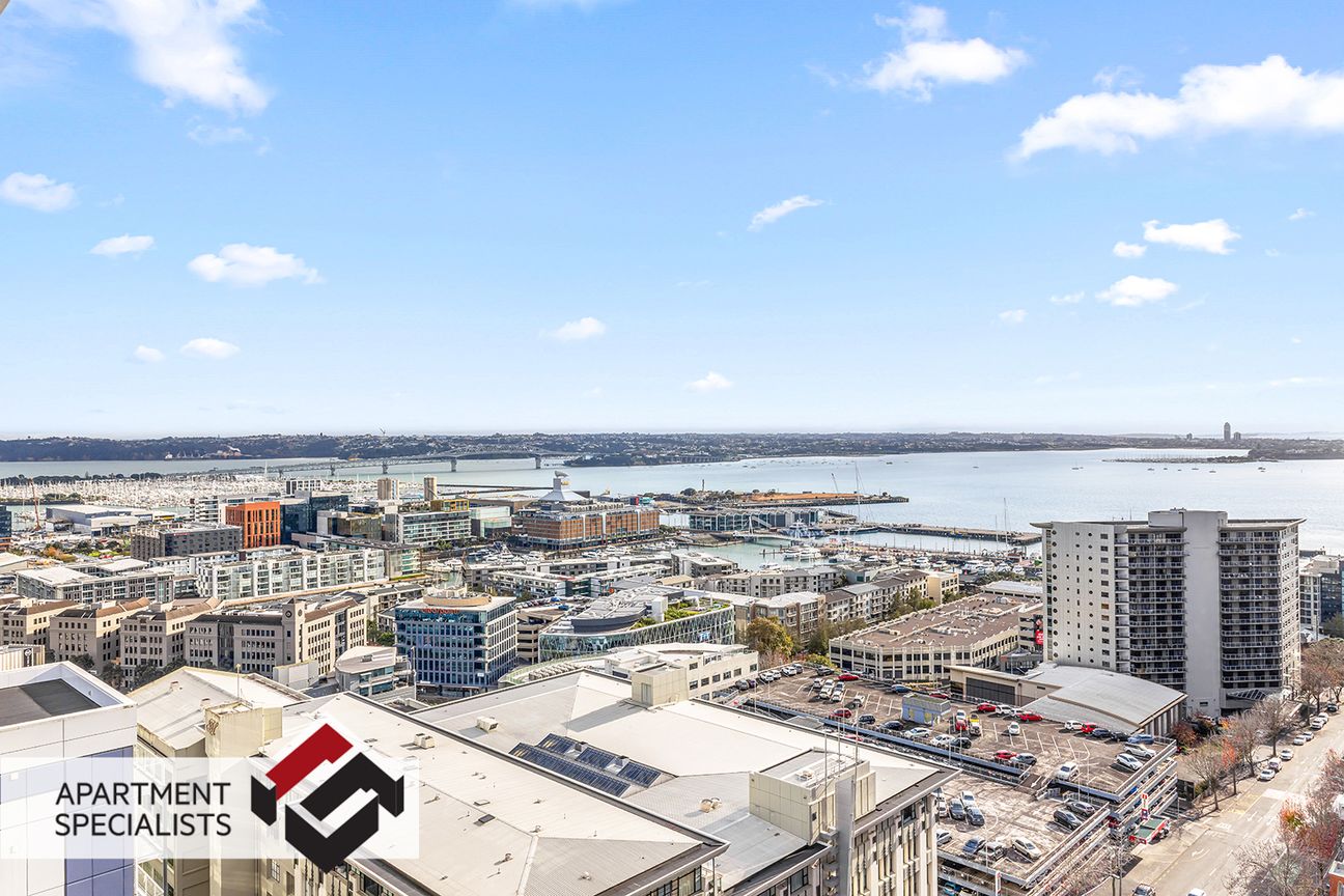 Elevated City Living with Harbour Views - Aanzicht 2