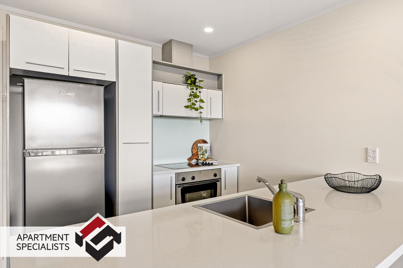 Newly Rebuilt Fringe Living with Views – další