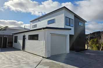 235 Main Road, Tawa