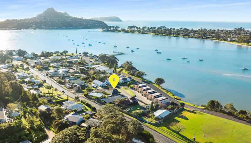 8 Grey Avenue, Tairua