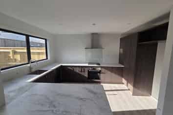 A/235 Main Road, Tawa