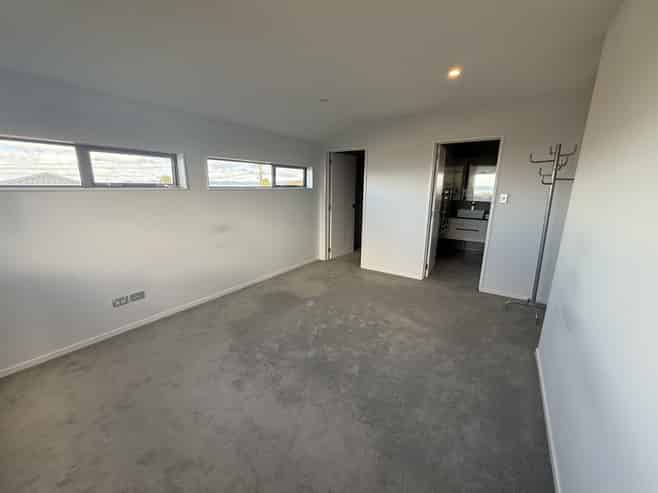 164A Royal Road, Massey