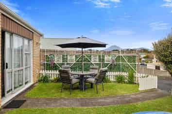 2/10 Birdwood Avenue, Moturoa