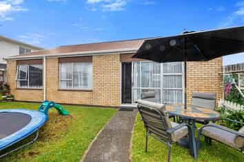 2/10 Birdwood Avenue, Moturoa