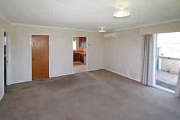 2/10 Birdwood Avenue, Moturoa