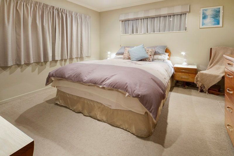 Modern 3-Bedroom Family Home in a Prime Flat Bush - Mehr