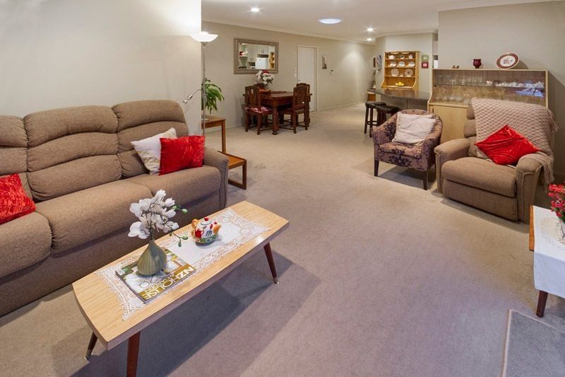 Modern 3-Bedroom Family Home in a Prime Flat Bush - Ansicht 4