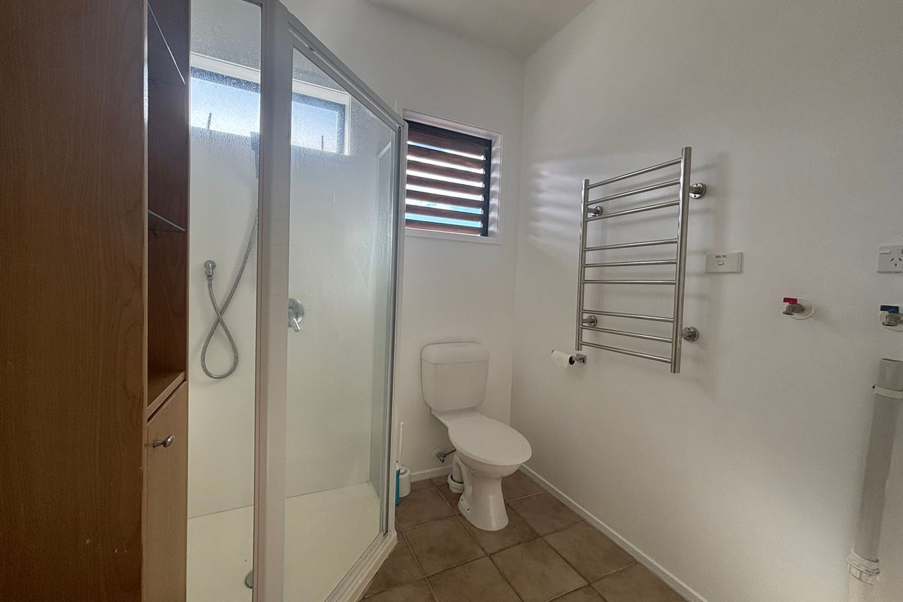 Sunny 2 Bedroom Unit in a gated complex - Ansicht 6