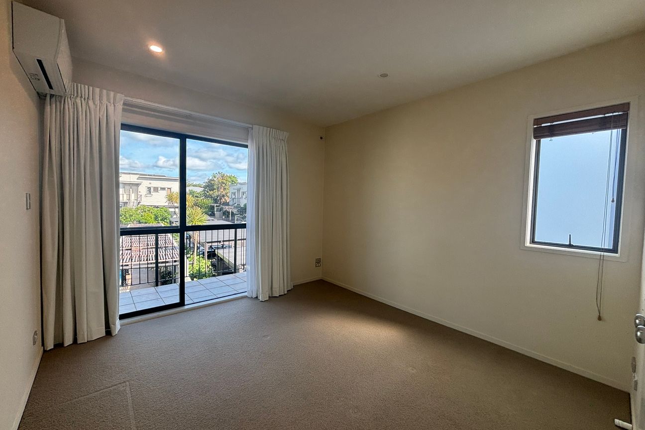 Sunny 2 Bedroom Unit in a gated complex - Ansicht 4