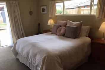 59 St James Drive, Huntington