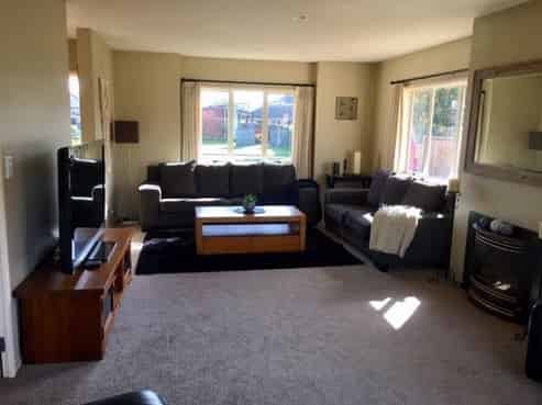 59 St James Drive, Huntington