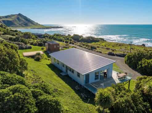 569B Te Awaiti Road, Tora