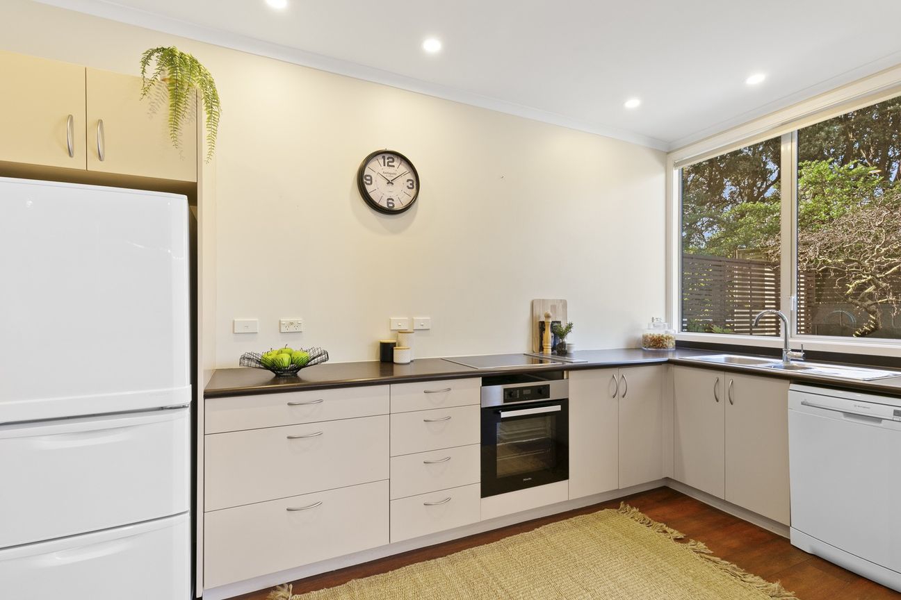 Welcome to your new home at 1 Stowe Hill, Thorndon - Więcej
