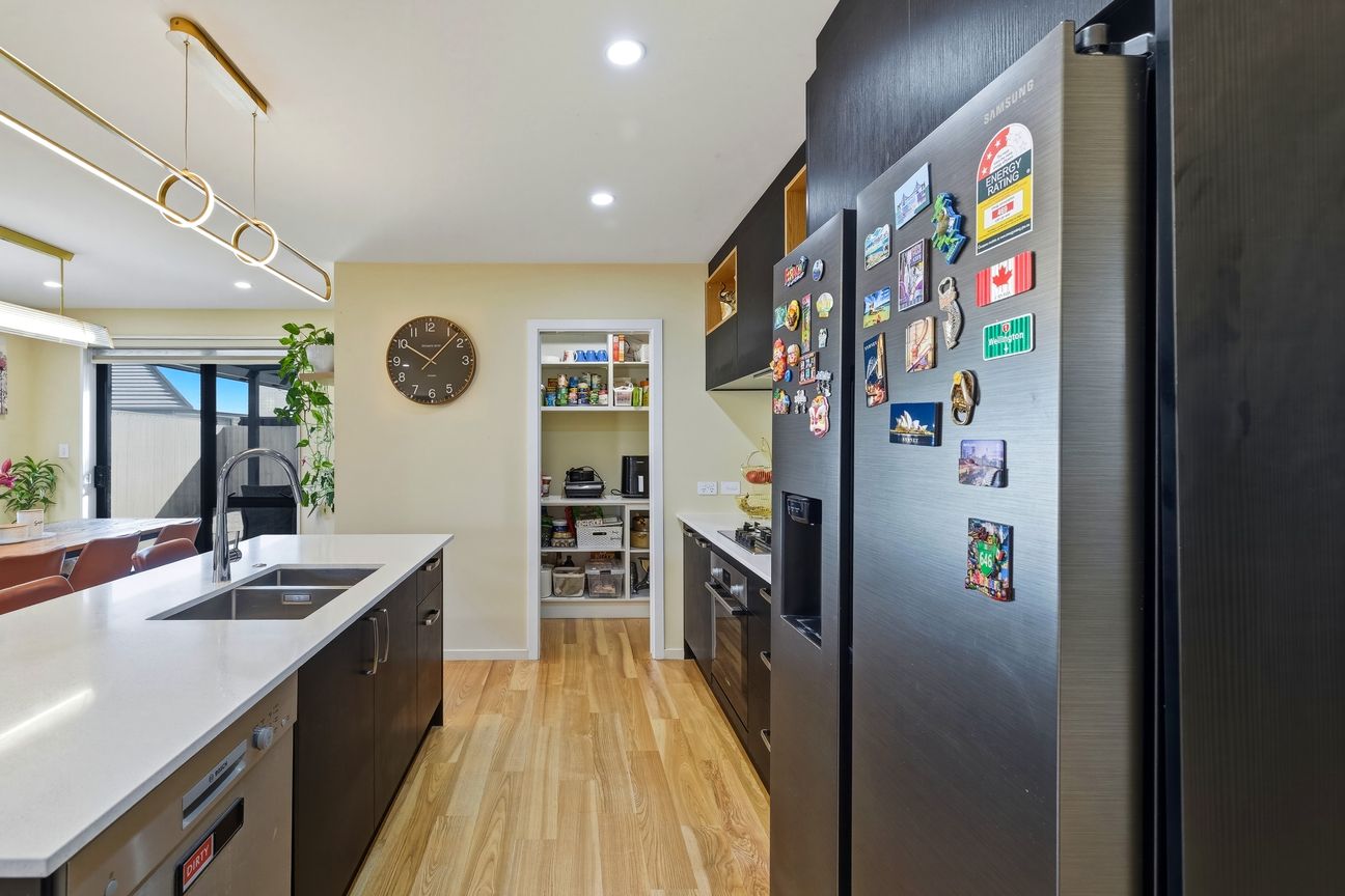 Modern and well presented home in Wigram - Więcej