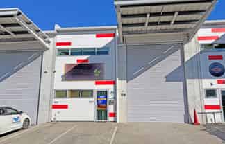 MODERN TILT SLAB INDUSTRIAL UNIT
