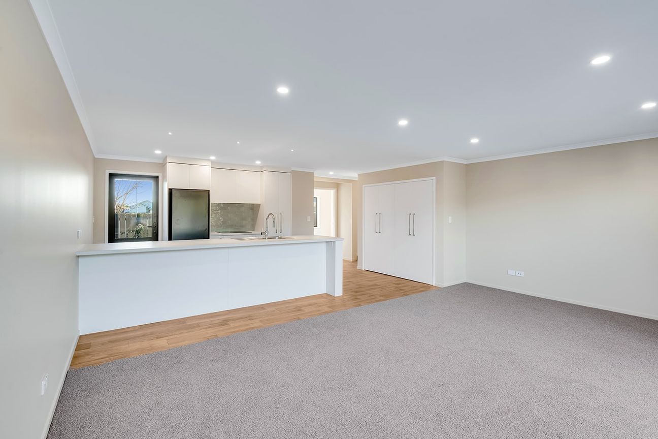 Stylish New Conversion - Modern 2 Bedroom Living - Mehr