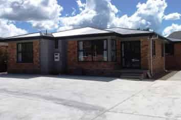 2/27 Hogan Street, Hamilton East