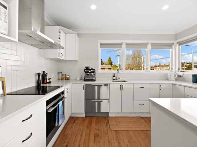 1 Garden Heights Avenue, Glenview