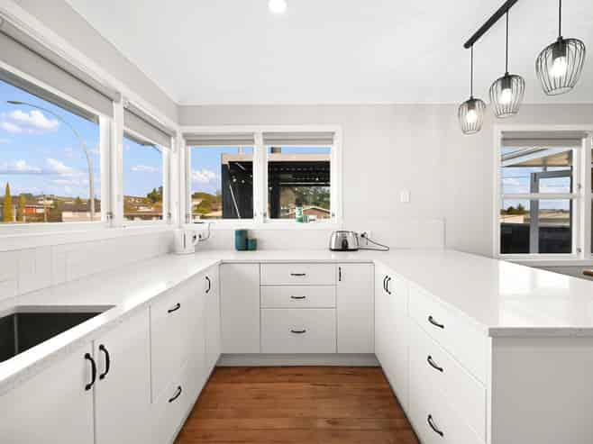 1 Garden Heights Avenue, Glenview