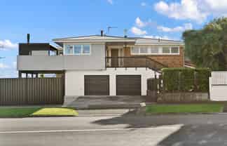 1 Garden Heights Avenue, Glenview