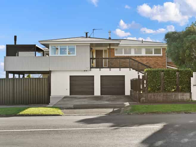 1 Garden Heights Avenue, Glenview
