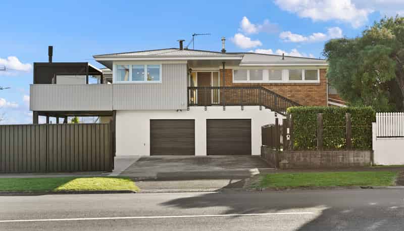 1 Garden Heights Avenue, Glenview