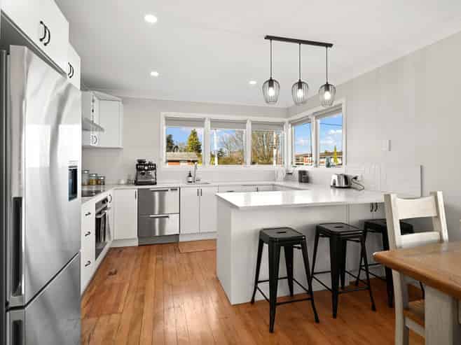 1 Garden Heights Avenue, Glenview