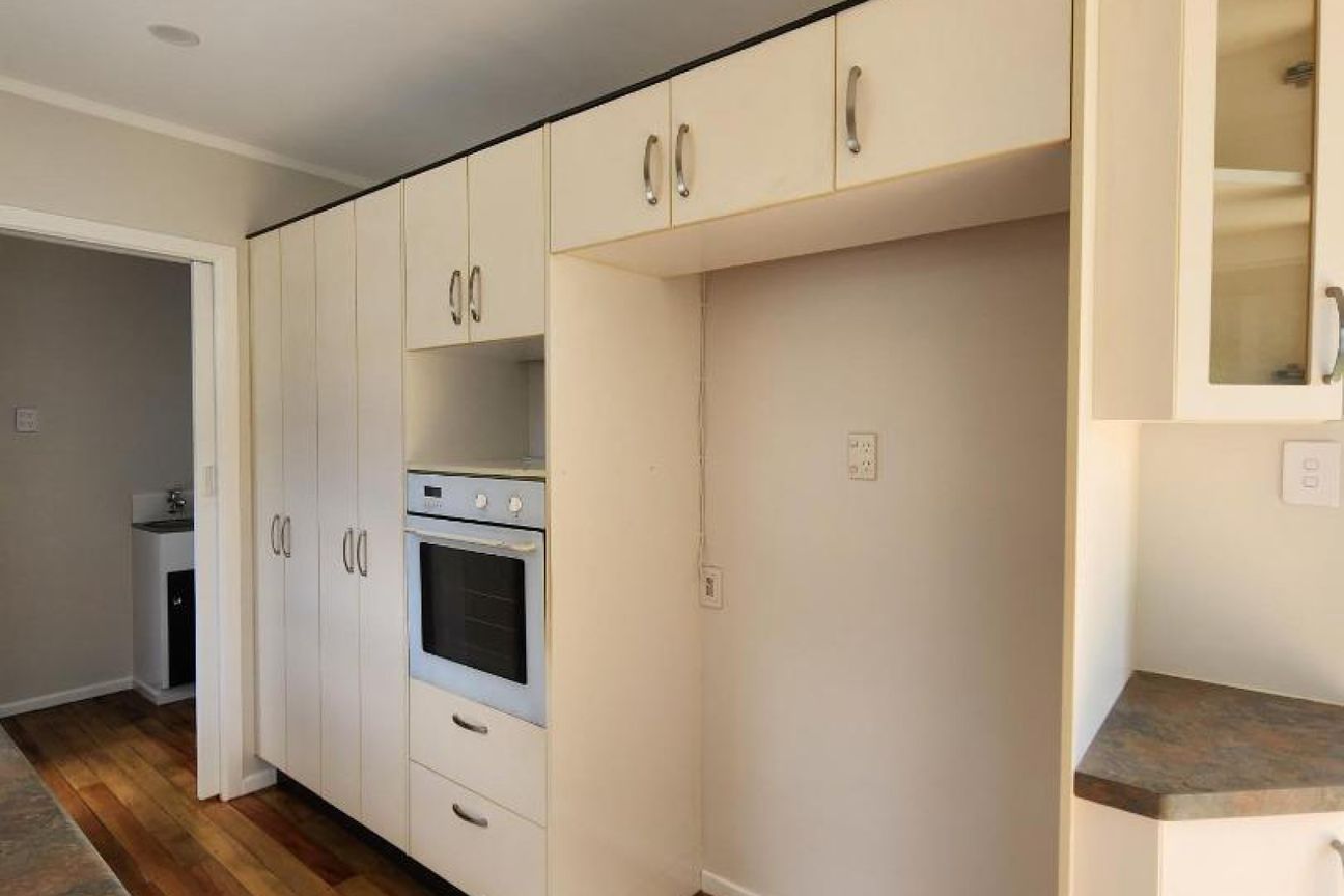 Newly Renovated 3-Bedroom Home with Mountain Views & Modern Comfort - Więcej