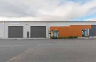 Open-Span High-Stud Warehouse with Modern Offices