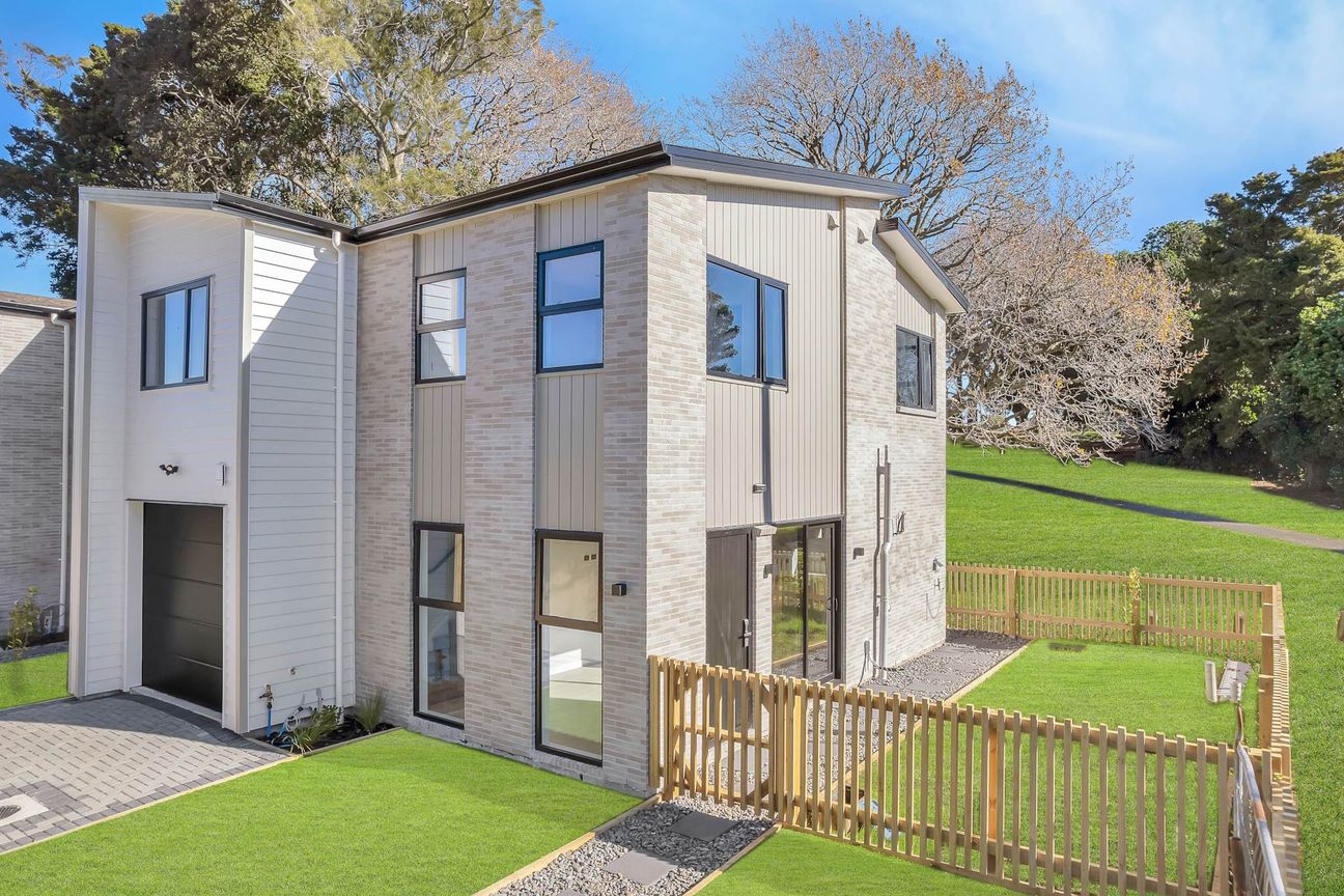 Brand New Standalone Family Homes Beside the Park - Ansicht 2