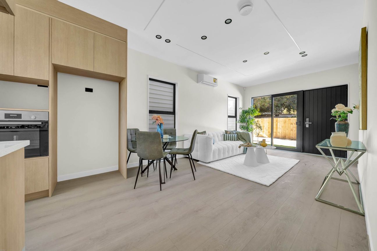 Brand New Standalone Family Homes Beside the Park - Bild 3