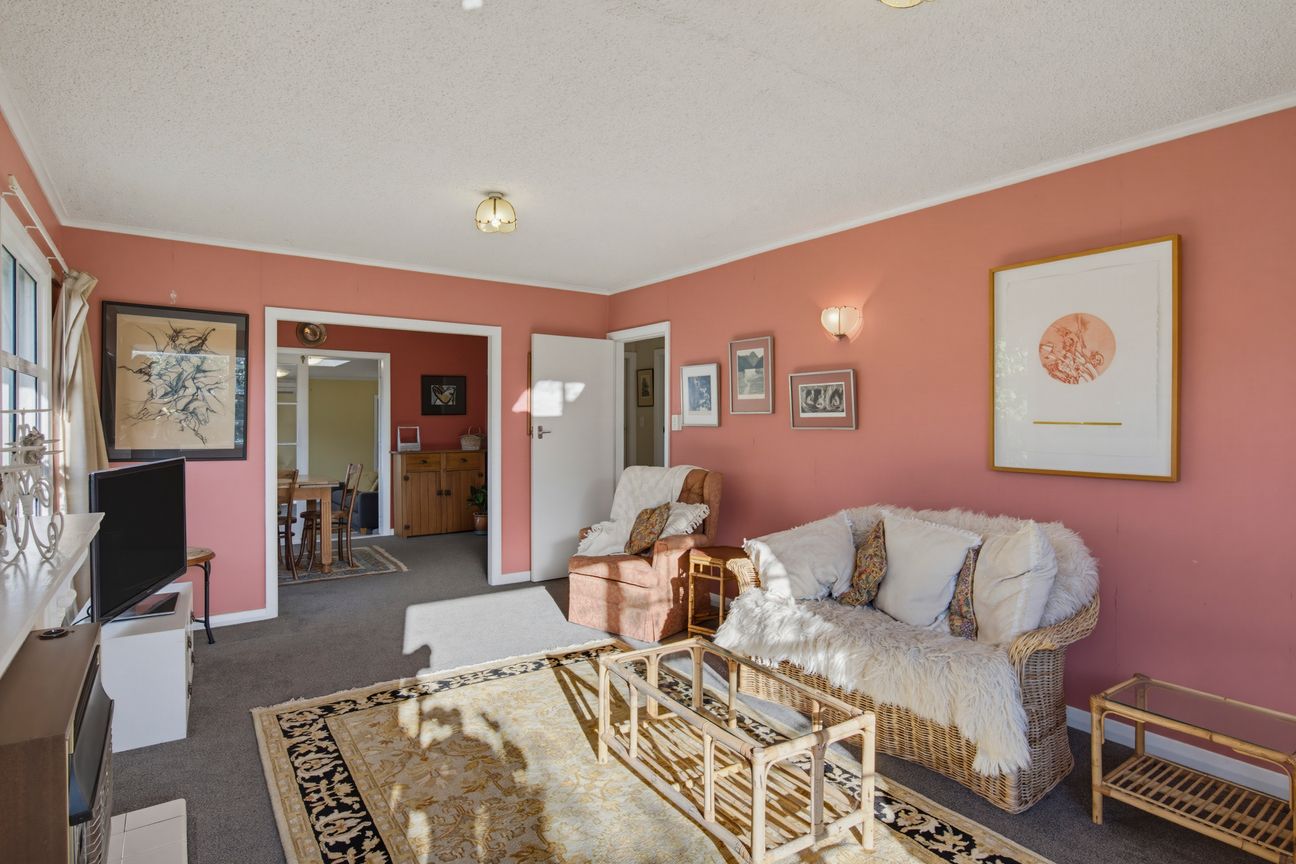 Private, Spacious Single-Level Living - Widok 6
