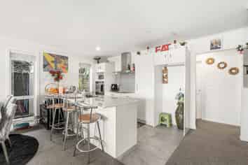 10 Stable Way, Brookfield