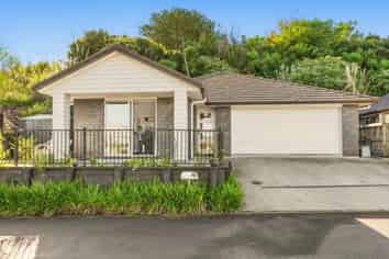 10 Stable Way, Brookfield