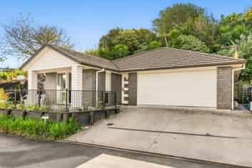 10 Stable Way, Brookfield