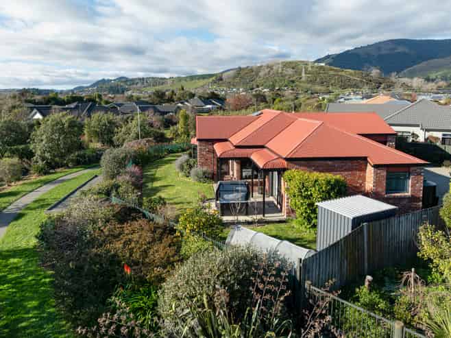 16B Kingsford Drive, STOKE