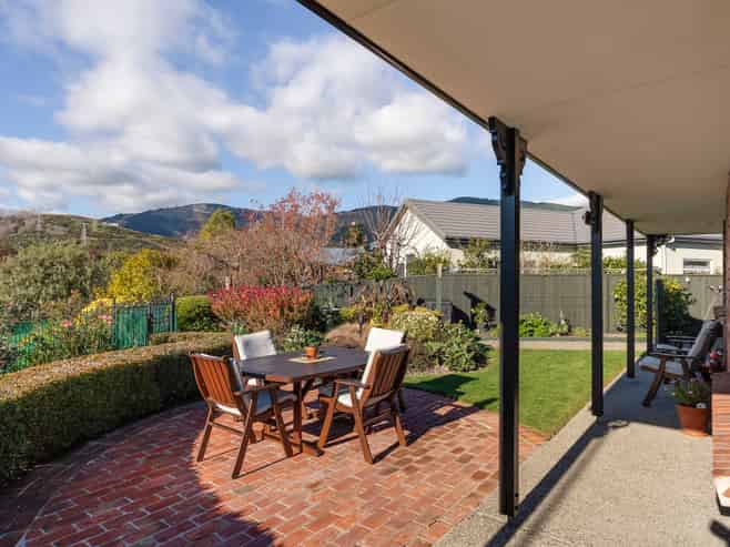 16B Kingsford Drive, STOKE