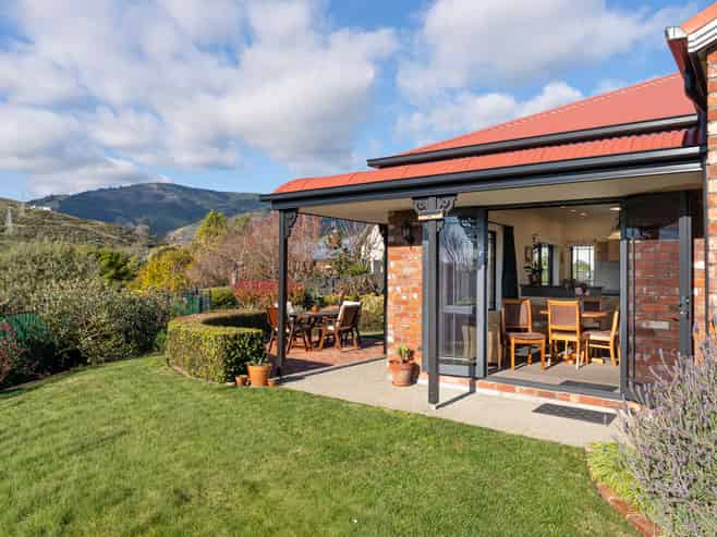 16B Kingsford Drive, STOKE
