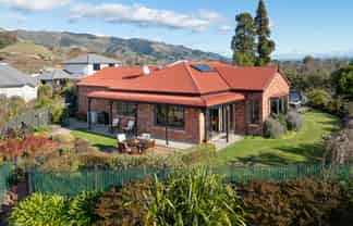16B Kingsford Drive, STOKE