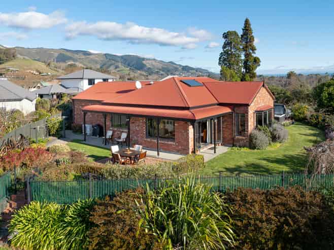 16B Kingsford Drive, STOKE