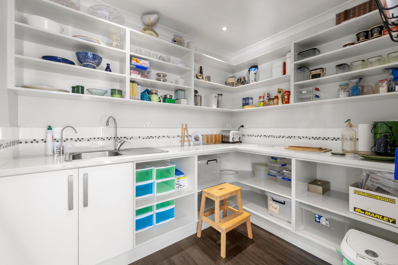 Spacious Family Living in a Sought-After Location - Widok 5