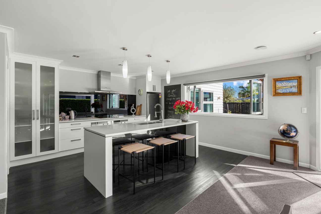 Spacious Family Living in a Sought-After Location - Widok 4