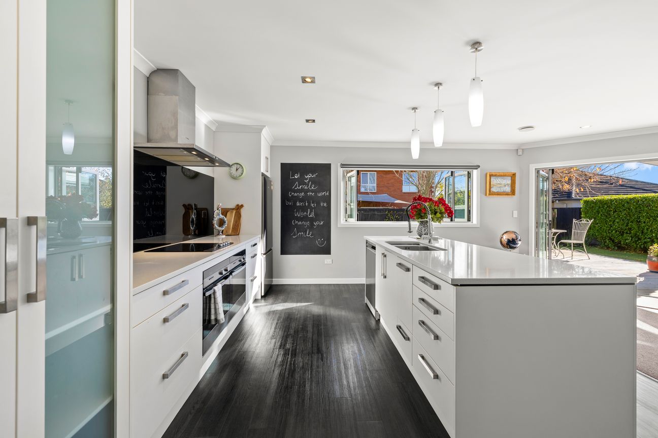 Spacious Family Living in a Sought-After Location - Widok 6