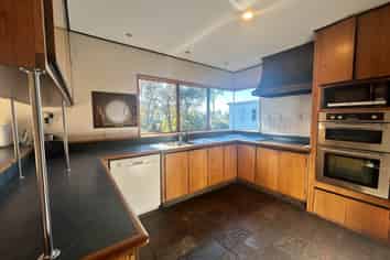 10 Whitby Crescent, Mairangi Bay