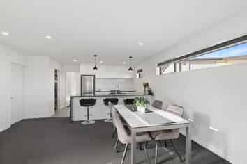 4 Ardnave Lane, Yaldhurst