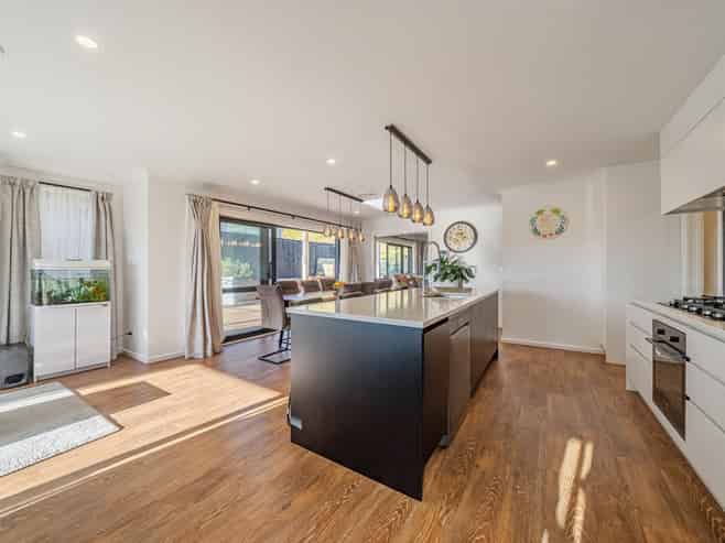 111 Queen Charlotte Drive, Aotea