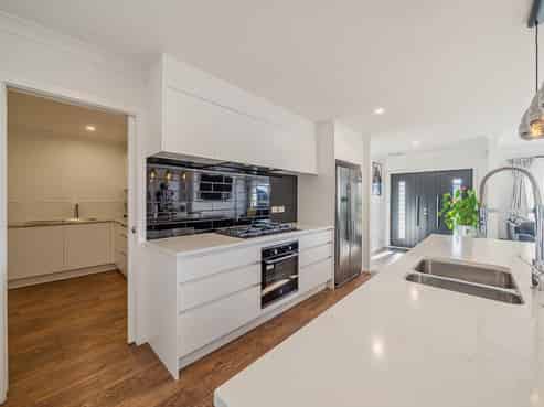 111 Queen Charlotte Drive, Aotea