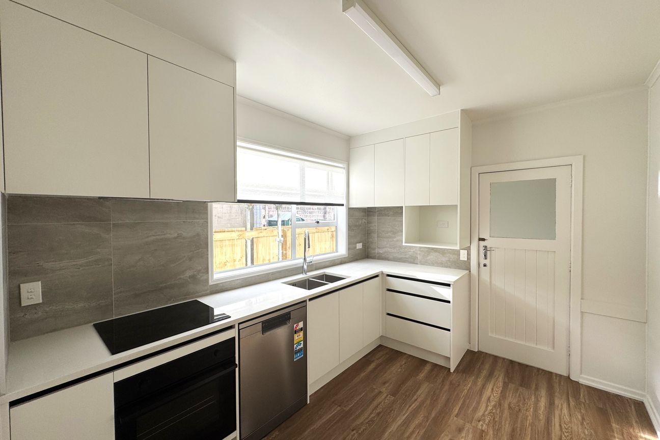 BEAUTIFULLY RENOVATED VILLA – pohled 3