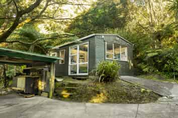 70 Mountain Road, Henderson Valley