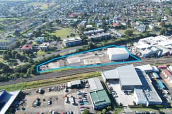 Substantial Yard with High Stud Warehouse